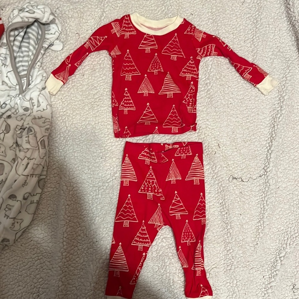 Baby Bundle - Pjs and Robe - Picture 3 of 7